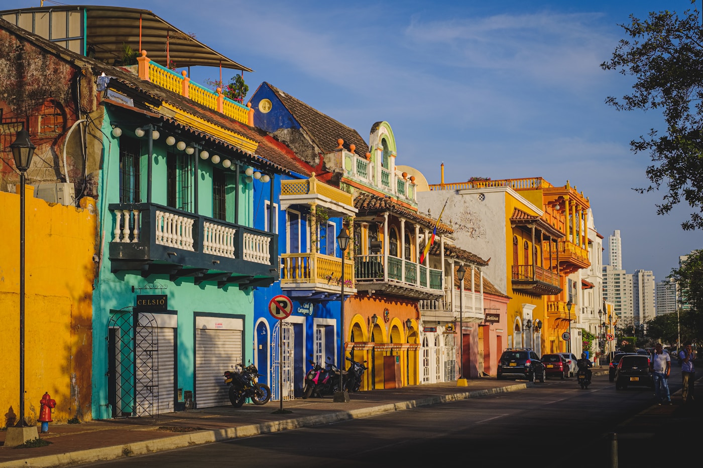 Arquitectura y balcones de colores en Getsemaní, Cartagena